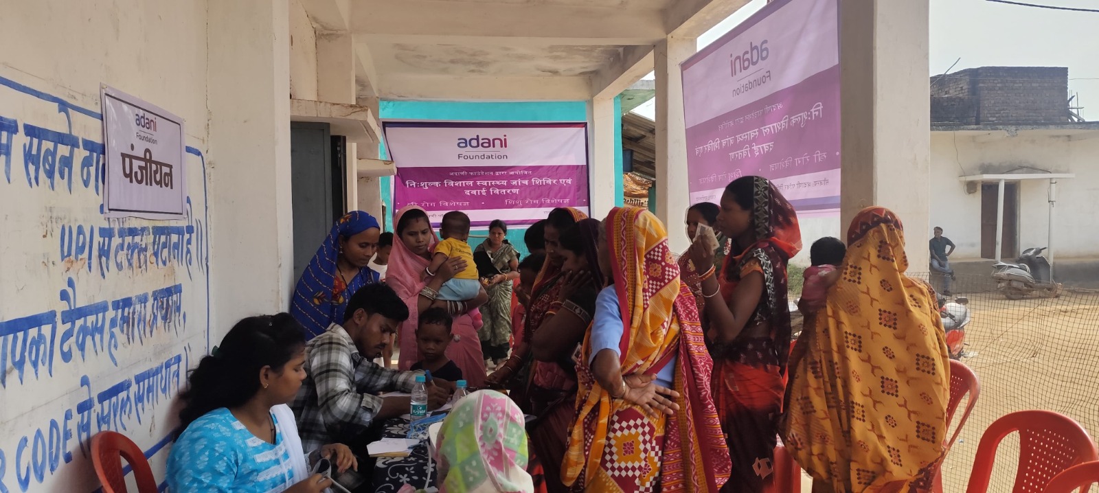 ग्रामीण स्वास्थ्य सेवाओं को सुदृढ़ करने हेतु अदाणी फाउंडेशन की पहल, रायगढ़ क्षेत्र में स्वास्थ्य शिविरों एवं मोबाइल हेल्थ वैन के माध्यम से 212 लाभार्थियों को निःशुल्क परामर्श और दवा वितरण