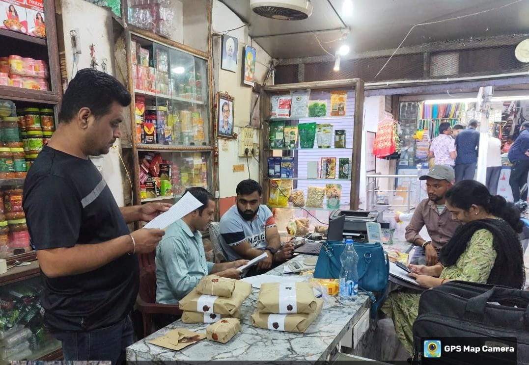 खाद्य सुरक्षा विभाग की बड़ी कार्रवाई,रायगढ़ जिले के 10 प्रतिष्ठानों से लिए गए 25 सैंपल।