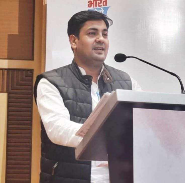 आशीष जायसवाल का बड़ा आरोप: माइनिंग विभाग की मिलीभगत से चल रहा है,अवैध रेत का व्यापार,हो रही मौतें,करोड़ो के राजस्व का नुकसान जनता की जेब मे डांका, अधिकारियों पर FIR की मांग।