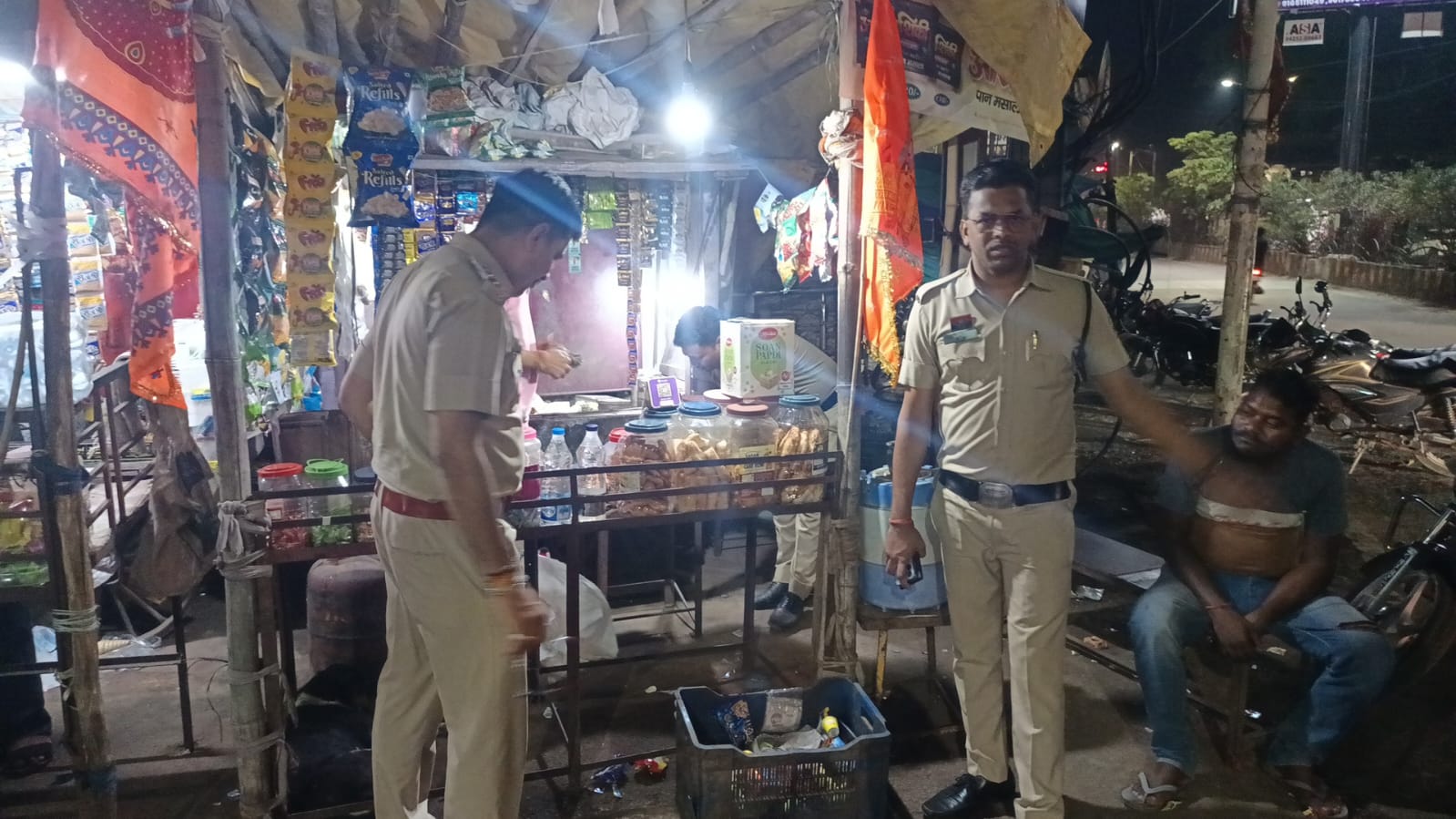 कोटपा एक्ट के तहत व्यापक कार्रवाई: चौक-चौराहों, पान ठेलों और होटलों पर पुलिस की सख्ती